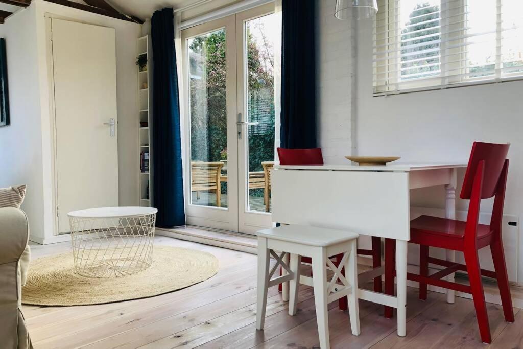 Tiny House In Tuin Van De Statige Villa Mariahof 도르드레흐트 외부 사진