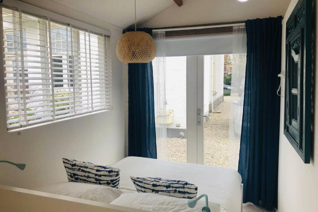 Tiny House In Tuin Van De Statige Villa Mariahof 도르드레흐트 외부 사진