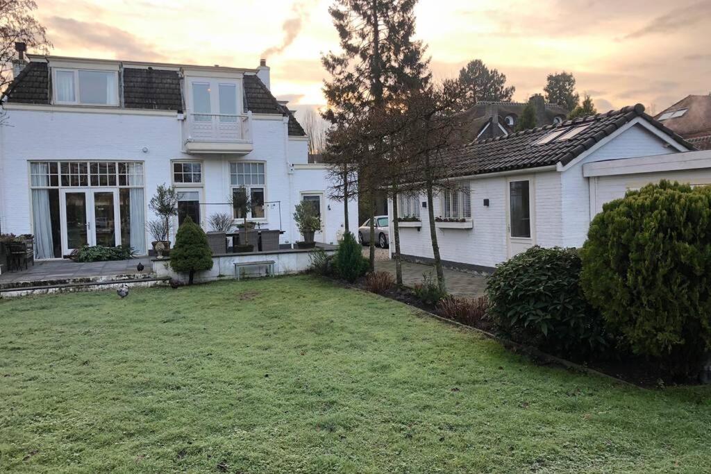 Tiny House In Tuin Van De Statige Villa Mariahof 도르드레흐트 외부 사진