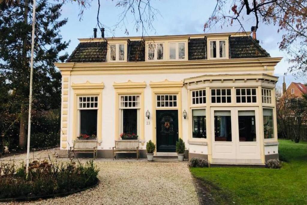 Tiny House In Tuin Van De Statige Villa Mariahof 도르드레흐트 외부 사진