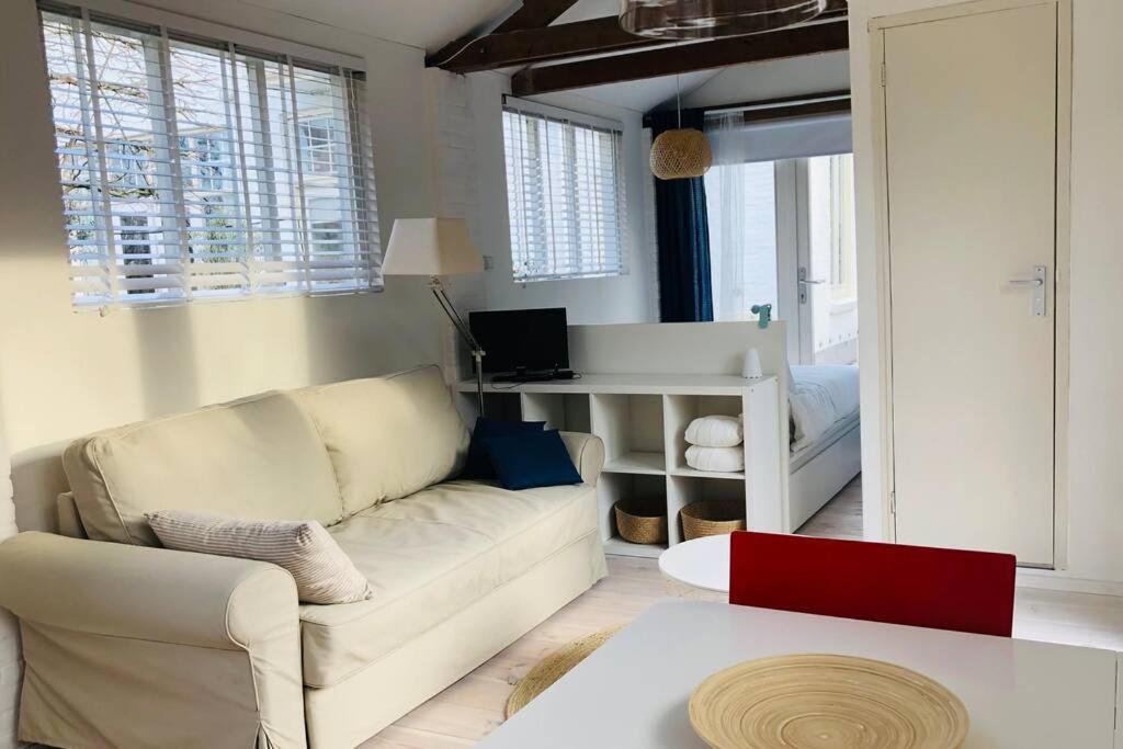 Tiny House In Tuin Van De Statige Villa Mariahof 도르드레흐트 외부 사진