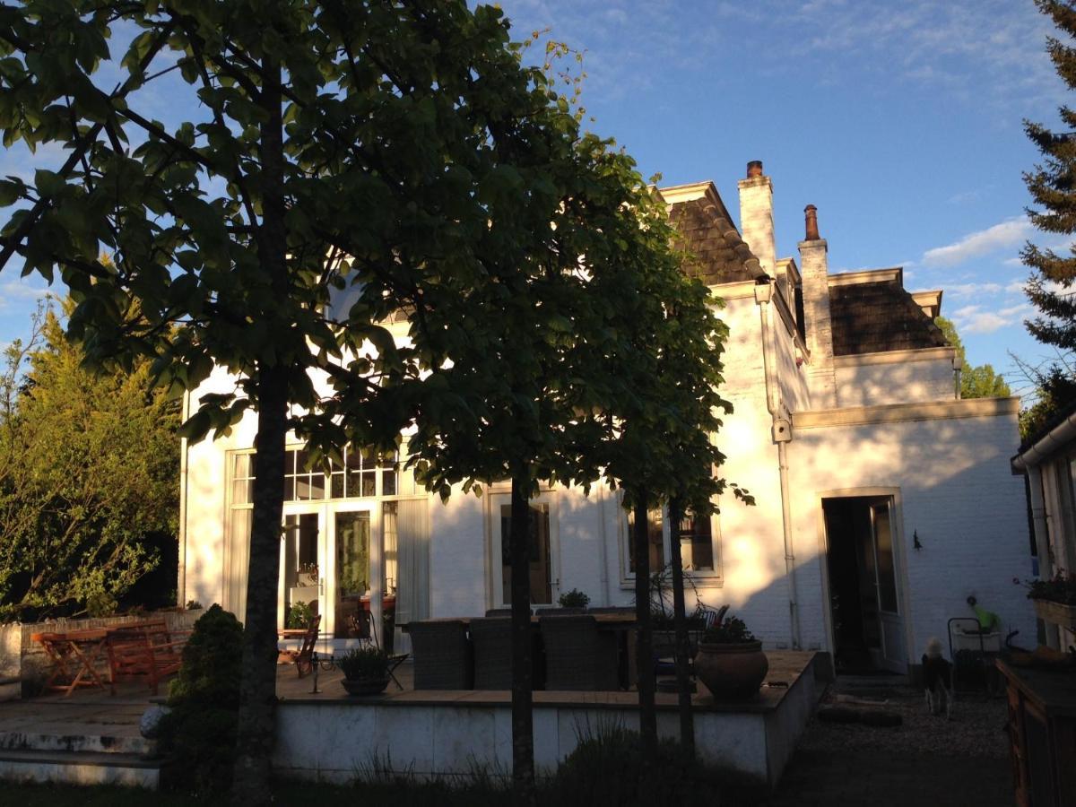 Tiny House In Tuin Van De Statige Villa Mariahof 도르드레흐트 외부 사진